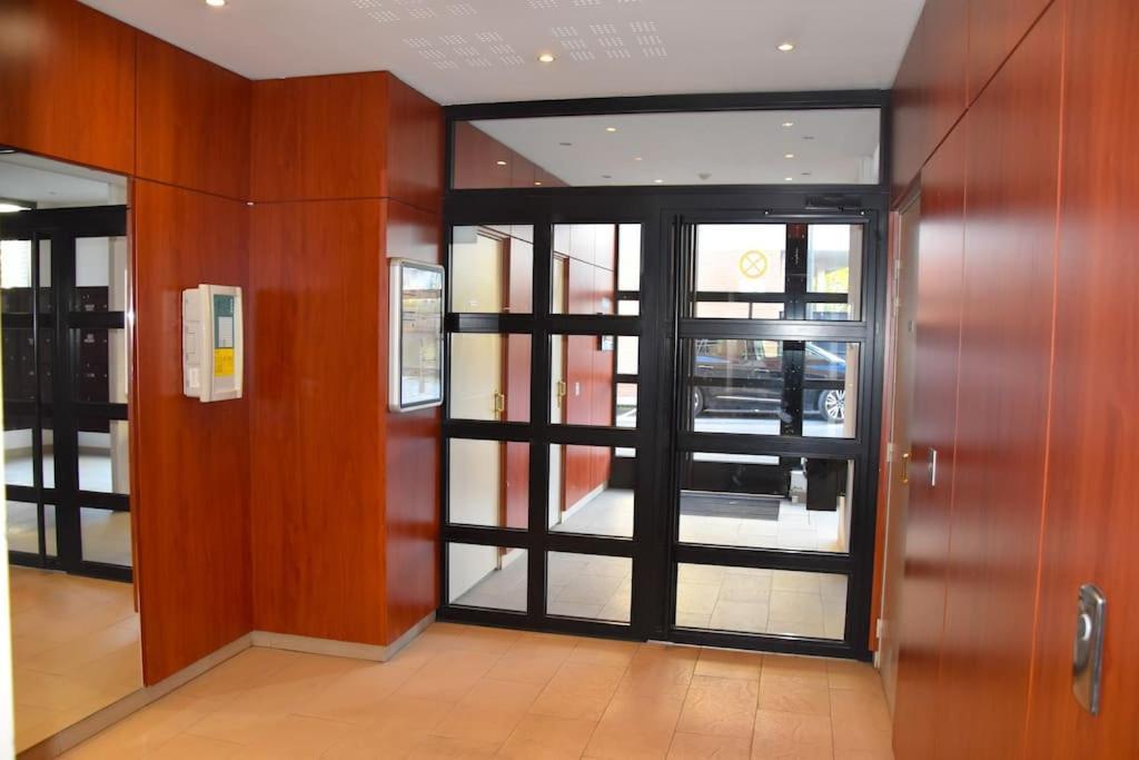 Superb Flat In Recent Building With Parking Lot Cergy